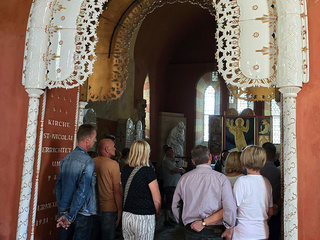 Die Nikolaikirche Meißen ist reich mit Applikationen aus Meißner Porzellan ausgestattet. Die Nikolaikirche Meißen ist reich mit Applikationen aus Meißner Porzellan ausgestattet.