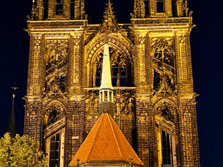 Atemberaubende Aussicht: Der Meißner Dom bei Nacht Atemberaubende Aussicht: Der Meißner Dom bei Nacht